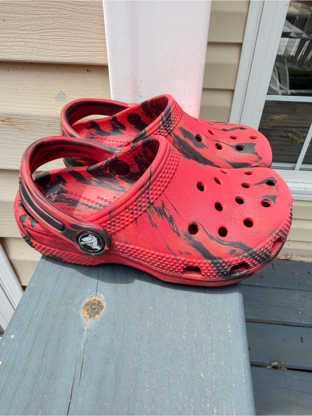 Crocs KIDS' CROCS LITTLE KID CLASSIC MARBLED CLOGS Red Swirl Shoes Size 10